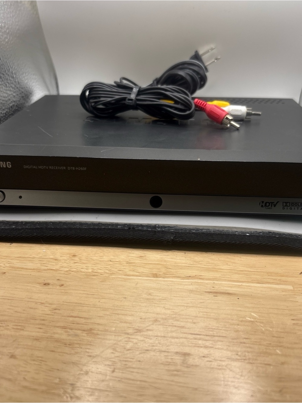 Samsung DTB-H260F Digital HDTV Receiver with HDMI & RCA Cables No Remote-Works